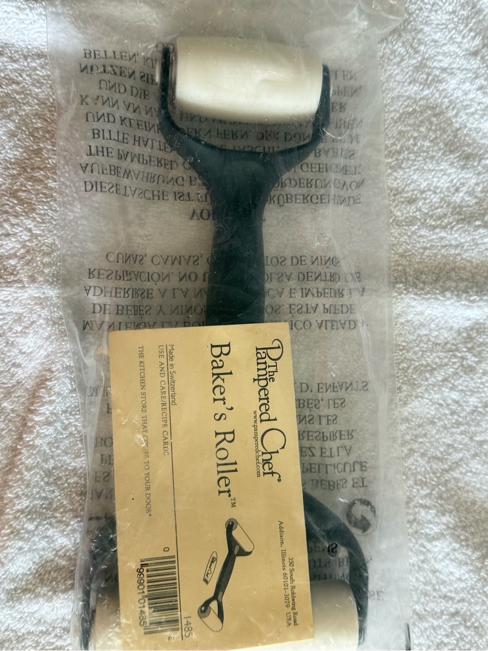 Pampered Chef Baker's Roller - Black Handle with Cream Rollers